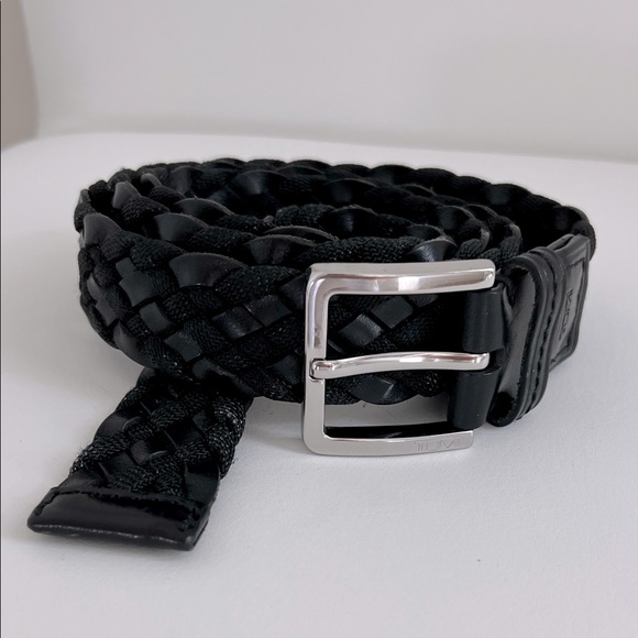 $275 TUMI black leather nylon weave belt 42 pristine condition - Picture 1 of 8